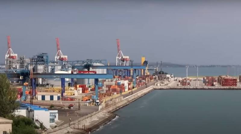Из-за севшего на мель шедшего из украинского порта судна перекрыто судоходство в Босфоре