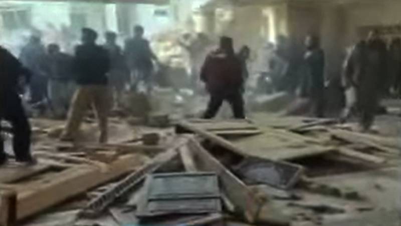 Взрыв унёс жизни прихожан мечети в пакистанском Пешаваре