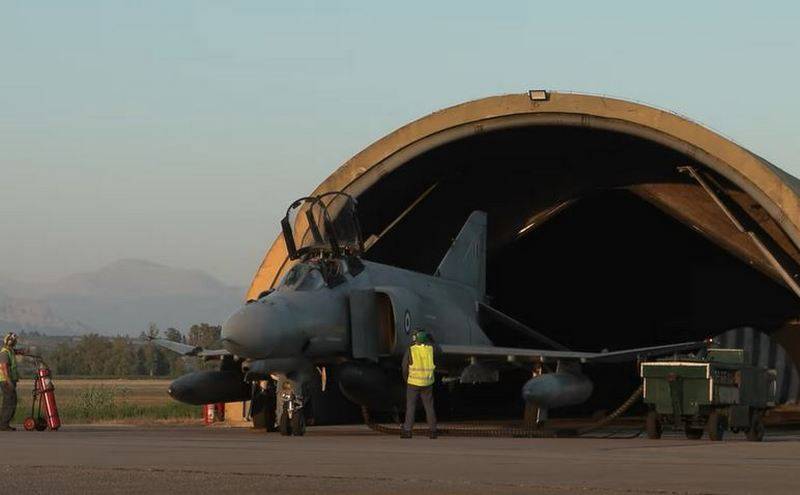 Истребитель F-4E Phantom II ВВС Греции потерпел крушение над Ионическим морем
