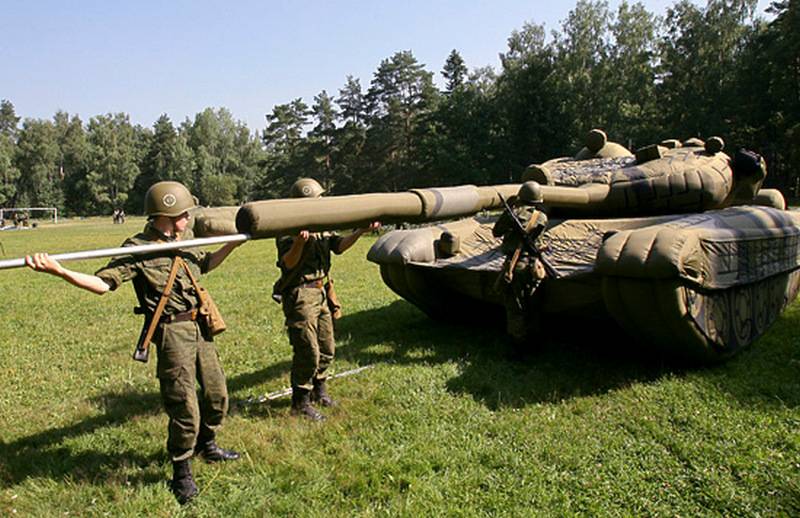 В Генштабе ВСУ сообщили об обнаружении украинской разведкой надувных макетов российских танков на Запорожском направлении