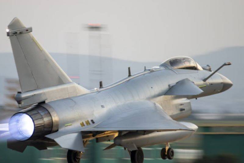 Военные самолёты и корабли Китая вошли в тайваньскую зону ПВО