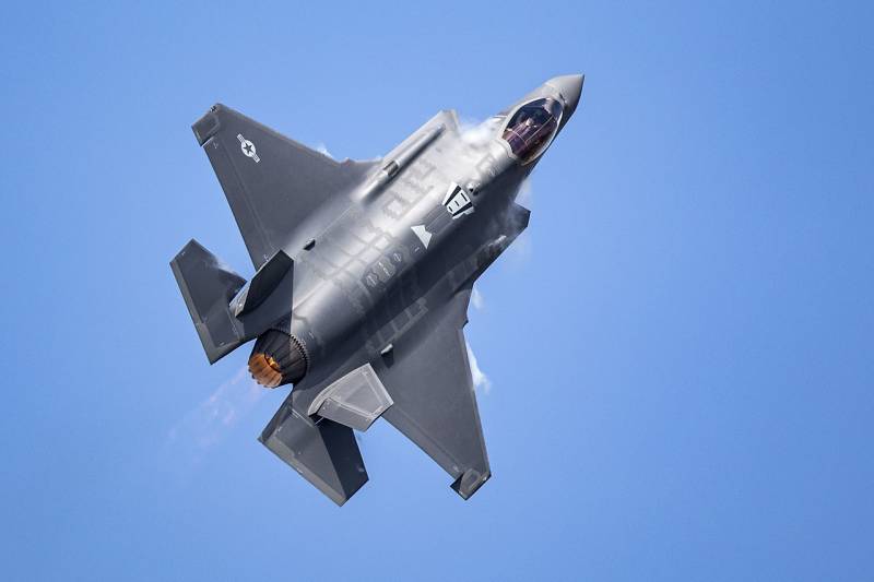 Американский обозреватель назвал самолет F-35 самым боеспособным современным истребителем