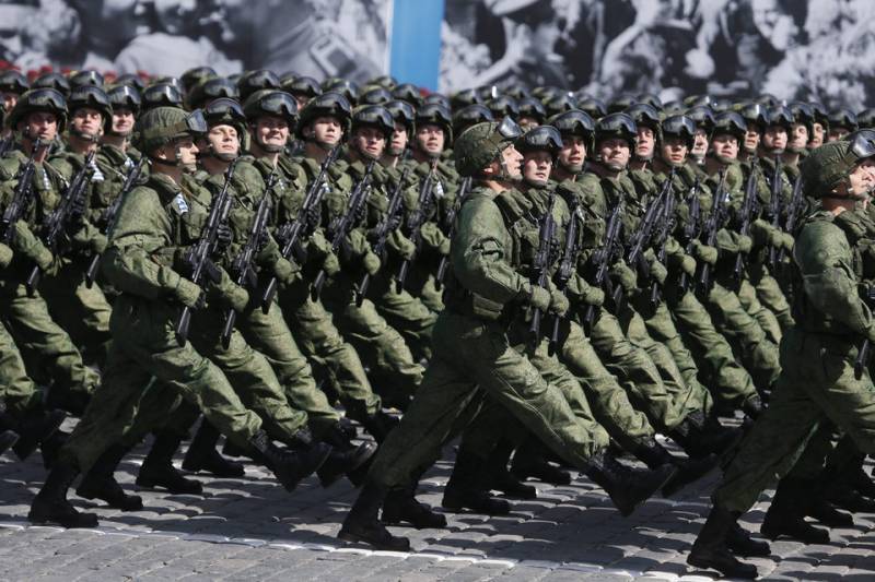 Российская армия на фоне военной мощи НАТО имеет бледный вид?