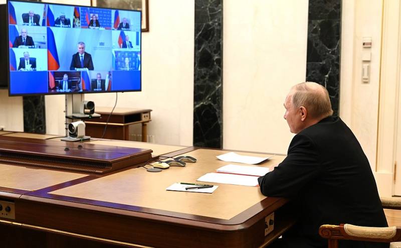 Пресс-служба Кремля назвала некоторые темы оперативного совещания президента с членами Совбеза