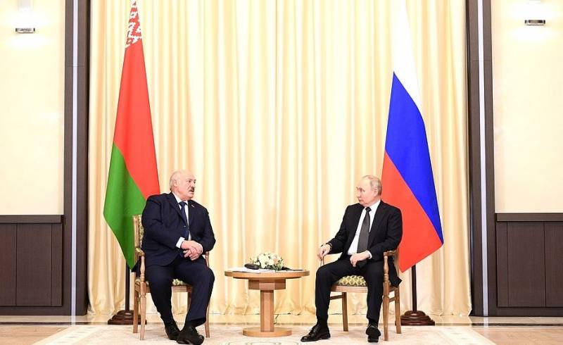 Президенты России и Белоруссии обсудили военное сотрудничество и признали важность советского фундамента для современной промышленности
