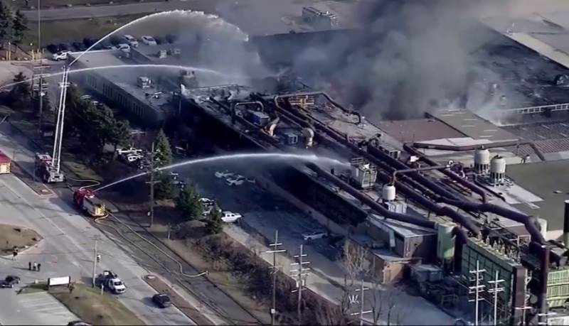 Новое техногенное происшествие зафиксировано в штате Огайо (США): взрыв и пожар на металлургическом комбинате