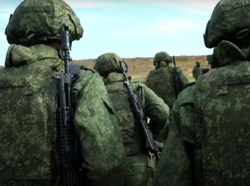 Бывший замначальника Генштаба ВСУ спрогнозировал «скорую переброску на Украину сотен тысяч российских военнослужащих»
