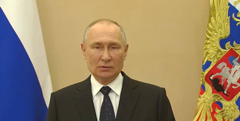 «Несокрушимое единство  - залог нашей победы»: президент поздравил россиян с Днём защитника Отечества