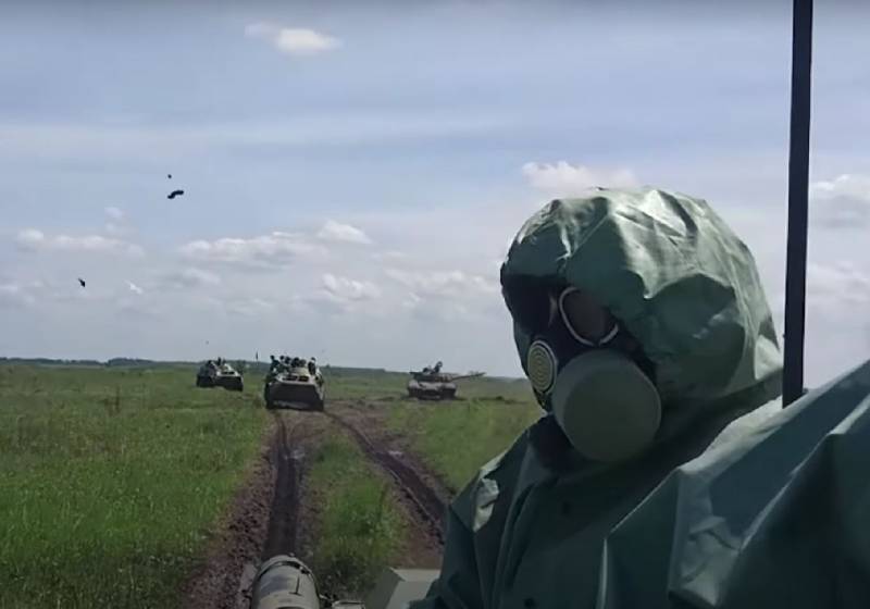 Начальник войск РХБЗ ВС РФ раскрыл планы Запада по подготовке на Украине провокации с токсичными химикатами