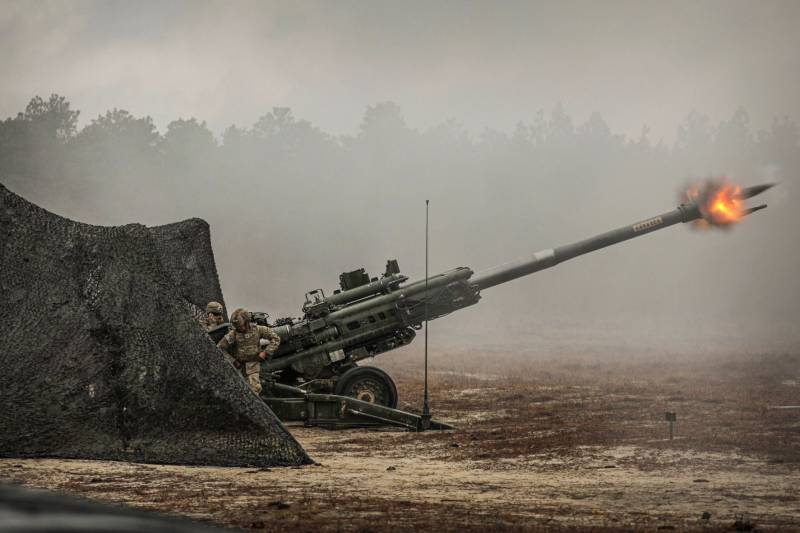 Bloomberg: США поставят Киеву дальнобойную артиллерию