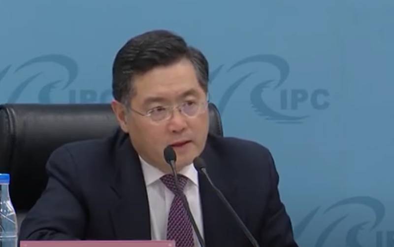 Глава МИД КНР: Пекин готов поделиться китайской мудростью для прекращения конфликта на Украине