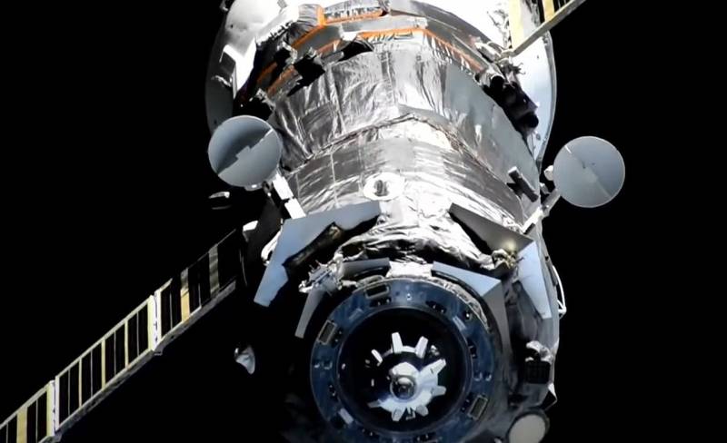 Роскосмос: По предварительным данным, повреждение корабля «Прогресс МС-21» вызвано внешним воздействием