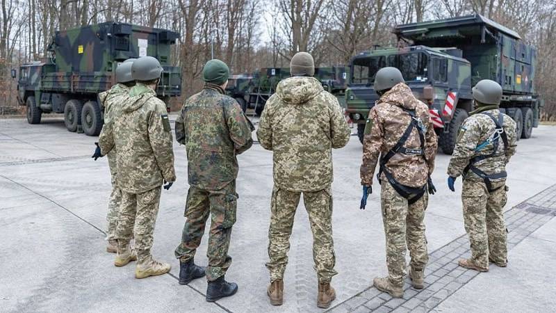 Командование Воздушных сил ВСУ опубликовало фоторепортаж обучения украинских военнослужащих работе с ЗРК Patriot в Германии