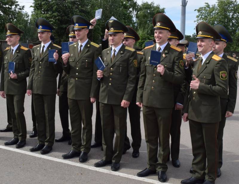 Президент Белоруссии подписал указ о призыве офицеров запаса на военную службу