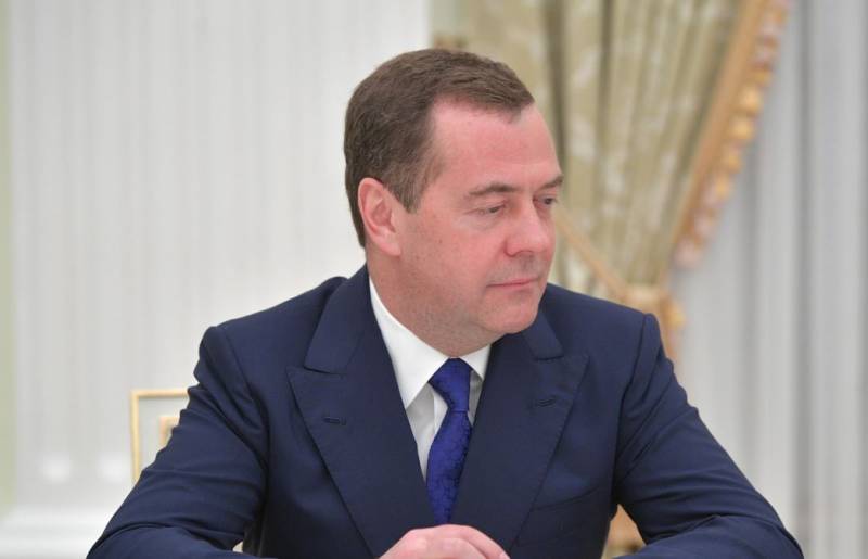 Зампред Совбеза Медведев прокомментировал падение БПЛА США: «Церемониться с американцами неправильно»