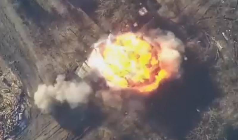 Уничтожение беспилотником «Ланцет» украинского топливозаправщика попало в кадр