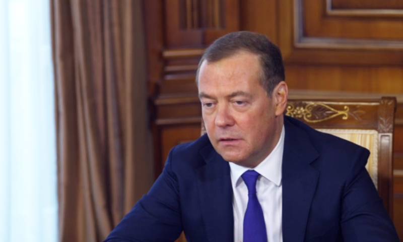 «Всадники апокалипсиса в пути»: Медведев заявил, что угроза ядерного конфликта возросла из-за поставок Западом оружия Украине