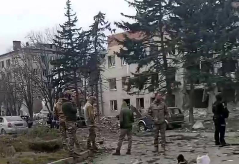 Украинская сторона признала, что российский удар по Славянску пришёлся по зданию военкомата