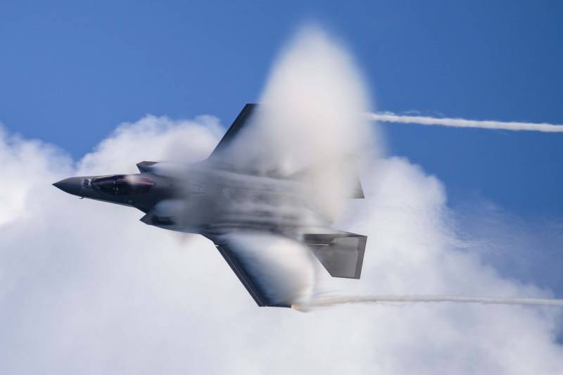 Минобороны США: только треть парка истребителей F-35 находится в полной боеготовности