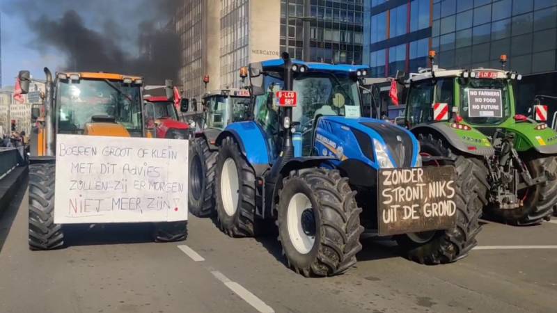 Тысячи бельгийских фермеров на тракторах заблокировали центр Брюсселя