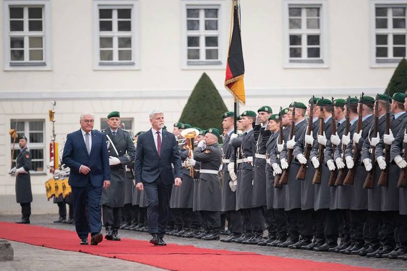 Президент Чехии: Прага и Берлин намерены пересмотреть отношения с Китаем после визита Си Цзиньпина в Москву
