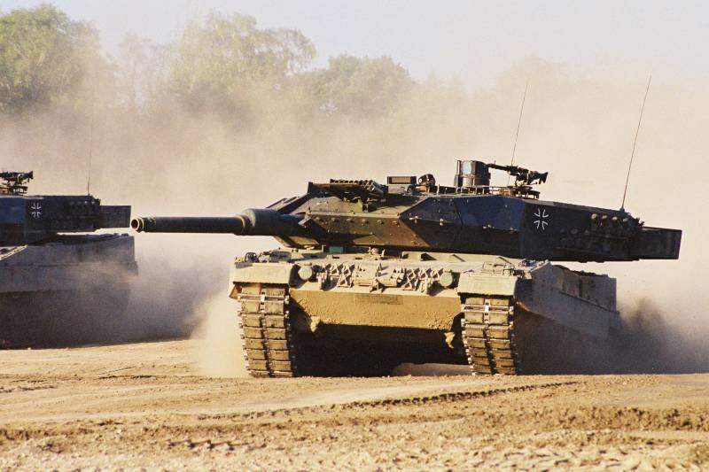 Военкоры сообщили об уничтожении танков западного производства в «неприметном ангаре» в Запорожской области