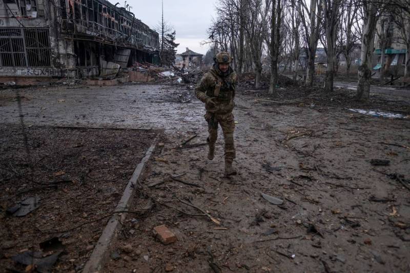 Глава МИД Украины: «Мы должны сражаться в Бахмуте столько, сколько сможем»