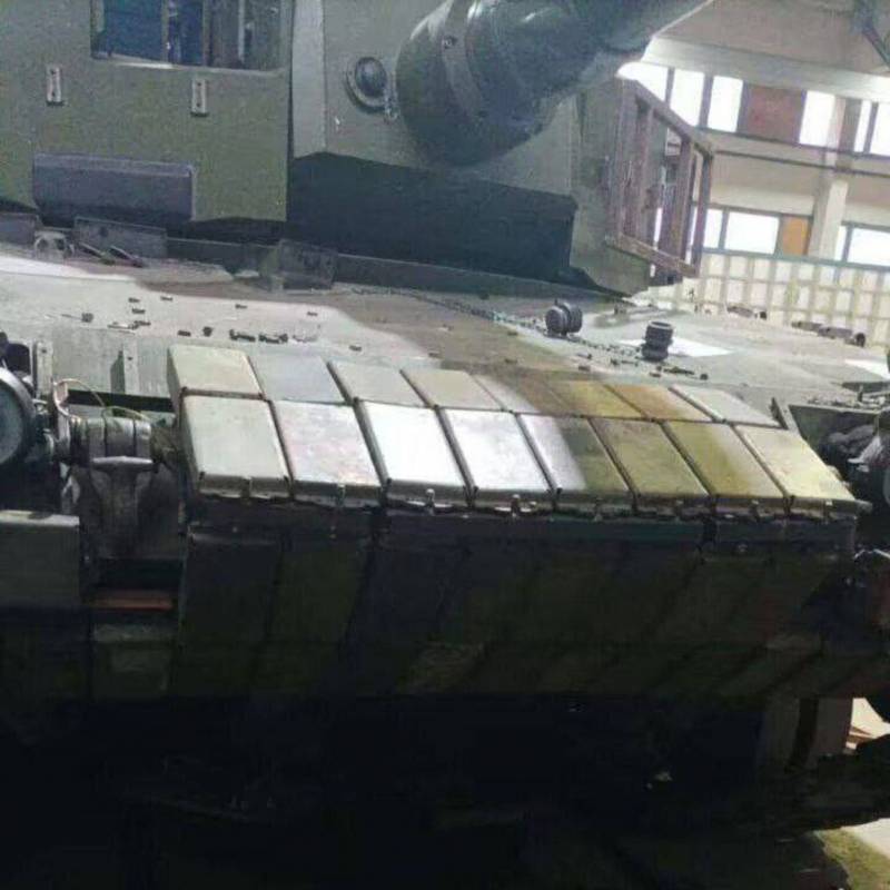 Лобовая часть корпуса украинского «Леопард 2А4» оснащена динамической защитой «Контакт». Лоб башни, судя по всему, тоже получит это нововведение