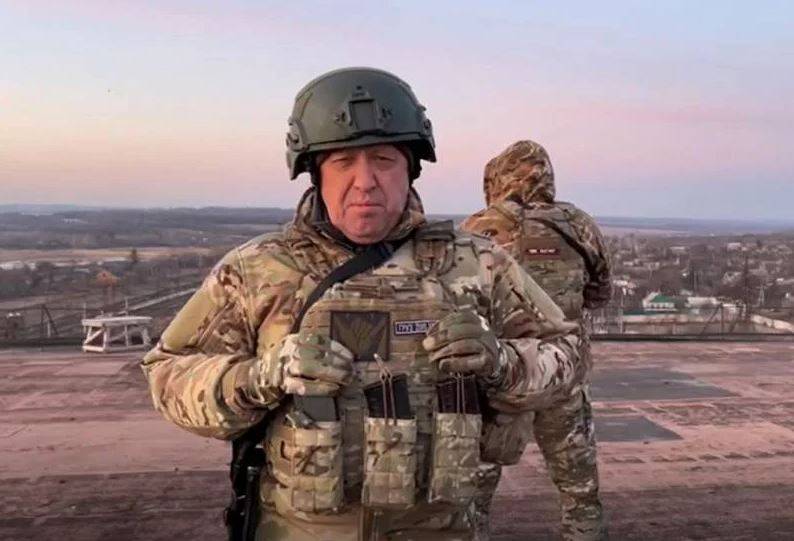 Основатель ЧВК «Вагнер» Пригожин назвал генерала Суровикина в числе разработчиков операции по взятию Артемовска