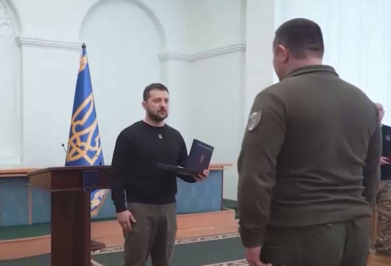Президент Украины передал Чернигову специальный знак «города-героя» по образцу ранее врученного Буче