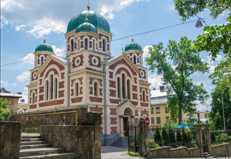 Киевский режим продолжает передавать православные церкви раскольникам