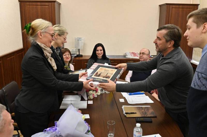 Делегация из Швеции передала мэрии Харькова копии переписки гетмана Мазепы со шведскими властями