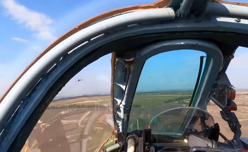 Появились кадры крушения Су-25 ВКС РФ в районе Марьинки
