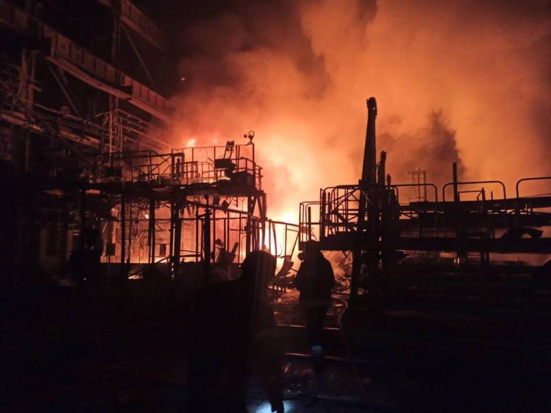 Нанесёнными ночью ударами поражены объекты с резервами ВСУ в Константиновке, украинская сторона сообщает о поражении ТЭС в Курахово