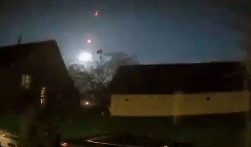 «Ракета, спутник NASA, болид, метеор»: власти Украины не определились, чем была вызвана мощная вспышка над Киевом