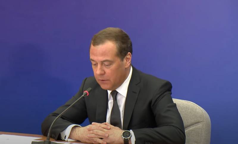 Медведев: С террористами не договариваются, их истребляют