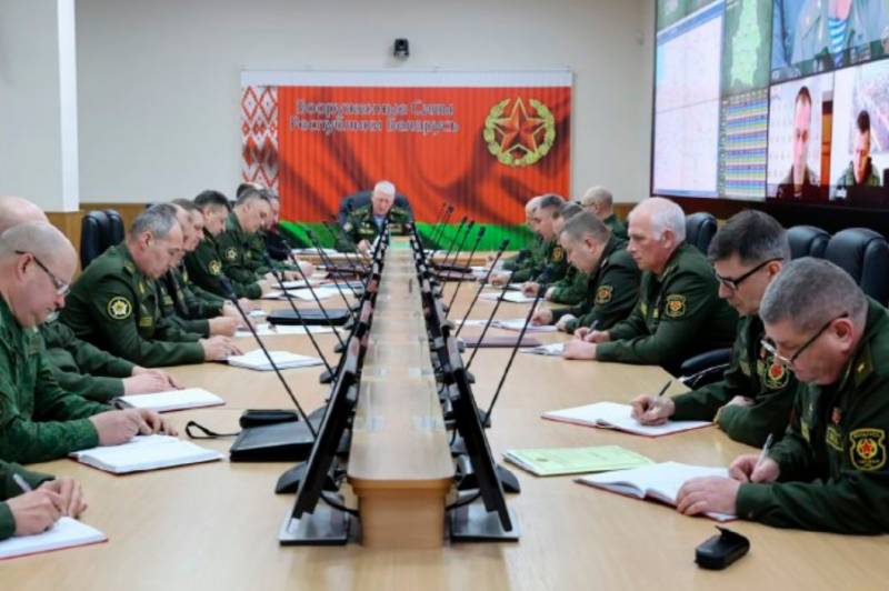 Минобороны Белоруссии: Лукашенко поручил начать проверку боевой готовности Вооружённых сил