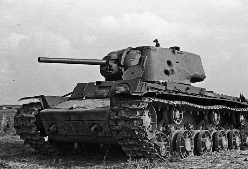 КВ-1: советский тяжелый танк с мощной броней
