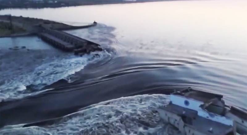 В сети появляются кадры с разрушенной Каховской ГЭС