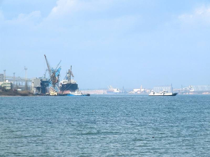 Россия ограничила заход грузовых судов в порт Южный в рамках зерновой сделки до момента запуска транзита аммиака через Украину