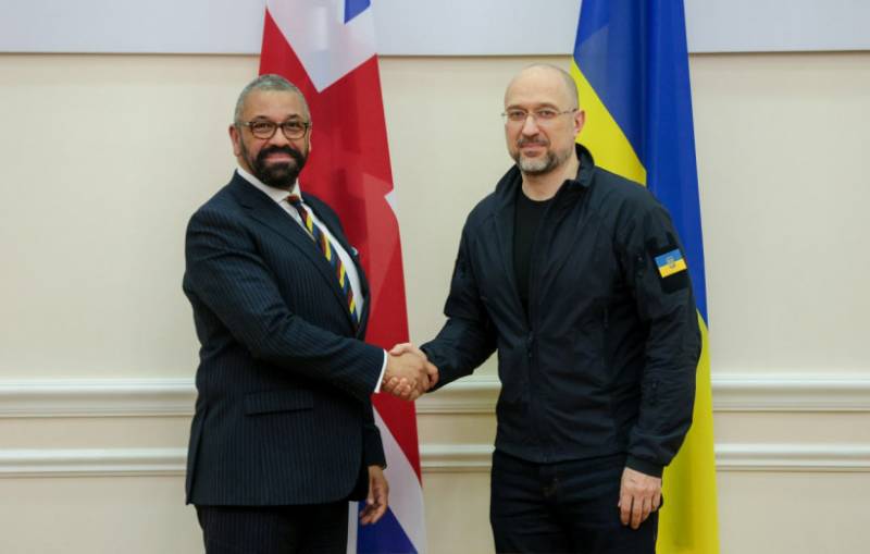 Украинский премьер Шмыгаль заявил об отправке первой группы пилотов ВСУ на обучение в Великобританию