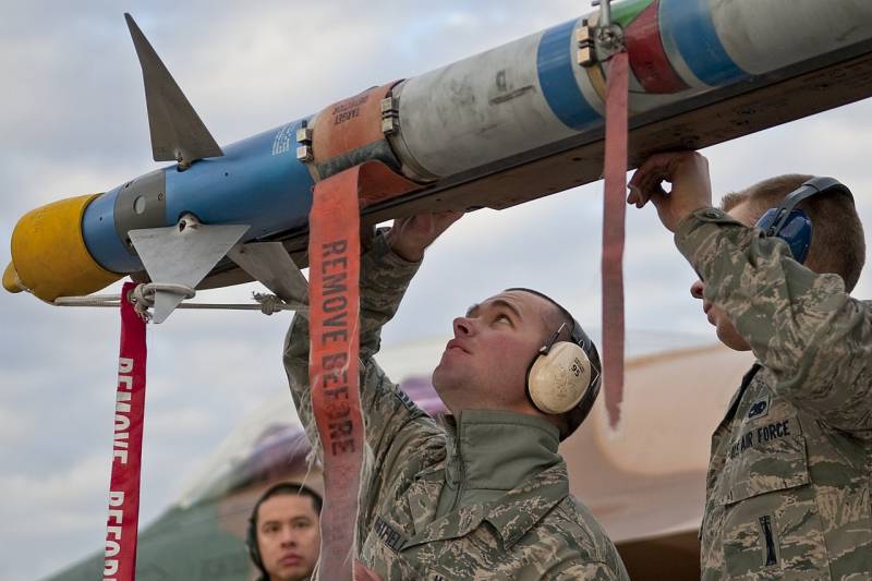 Новые поставки ракет AIM-9 на Украину