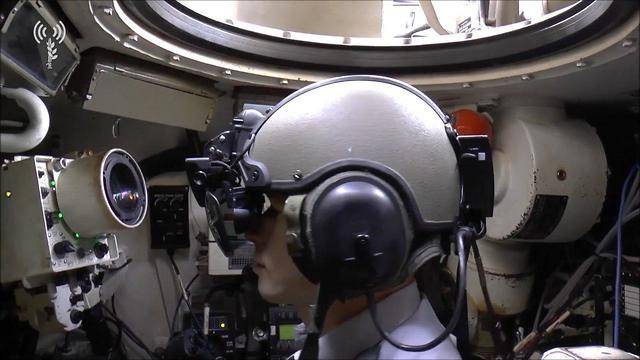 Блок электроники в затылочной части шлема и дисплей – спереди перед глазами