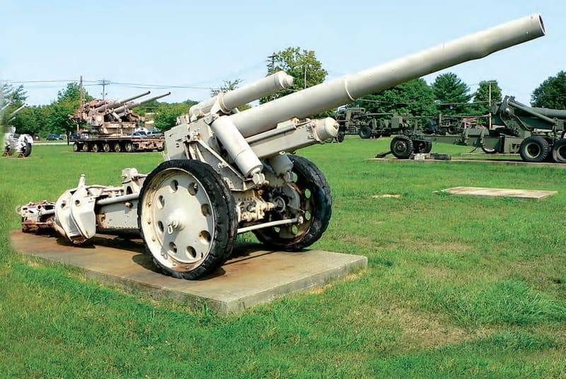 Служба и боевое применение трофейных немецких тяжелых полевых 105-мм пушек и 150-мм тяжелых гаубиц после окончания Второй мировой войны